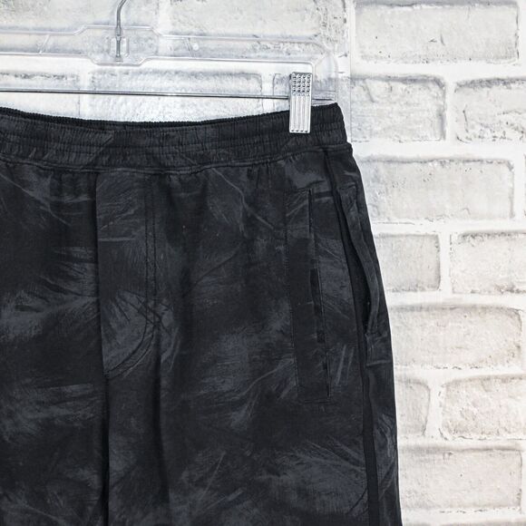 Lululemon Men's PAce Breaker Shorts lined size Large - Picture 6 of 9